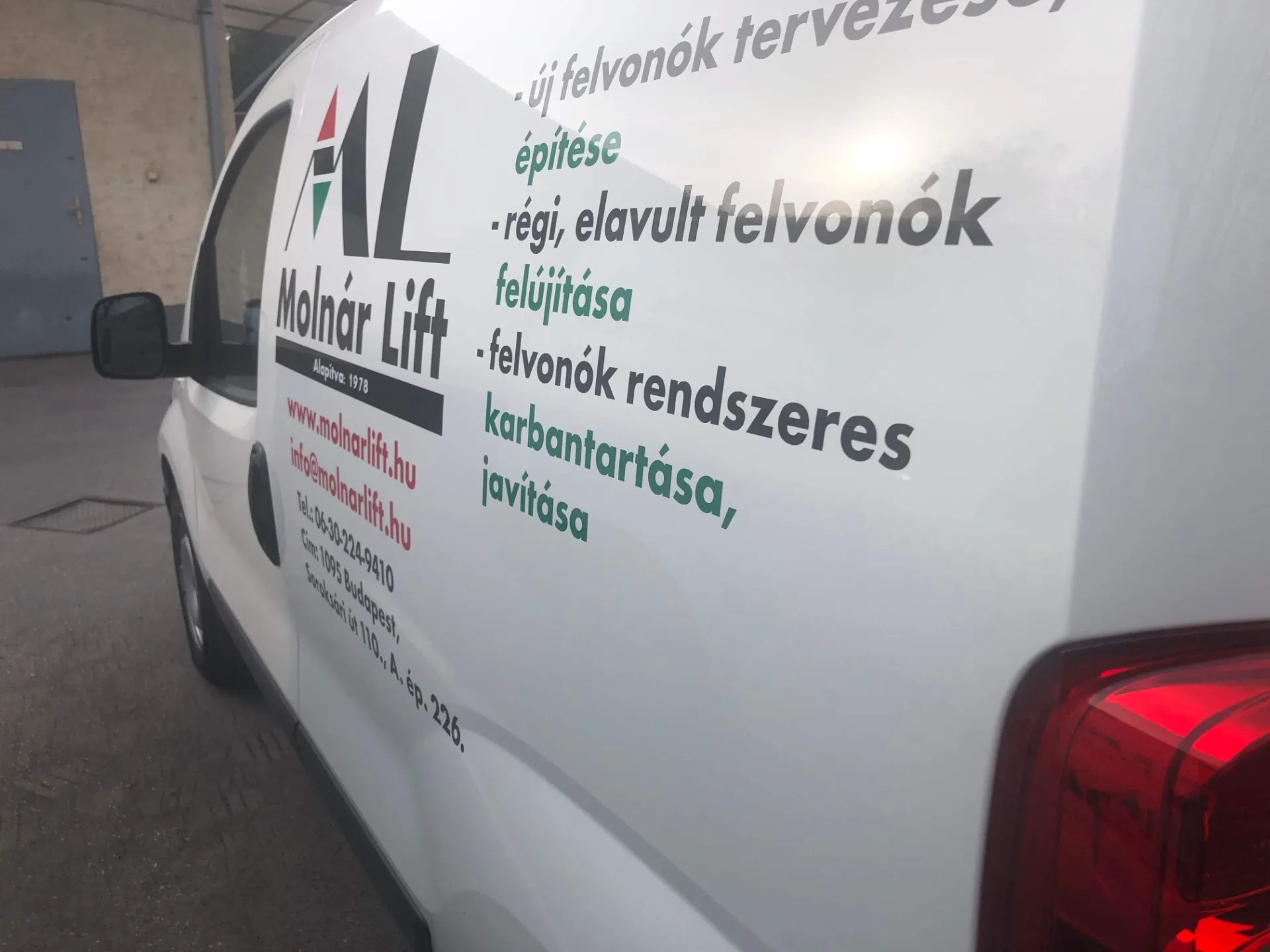 gravomania design plasztikus 464x800 allo